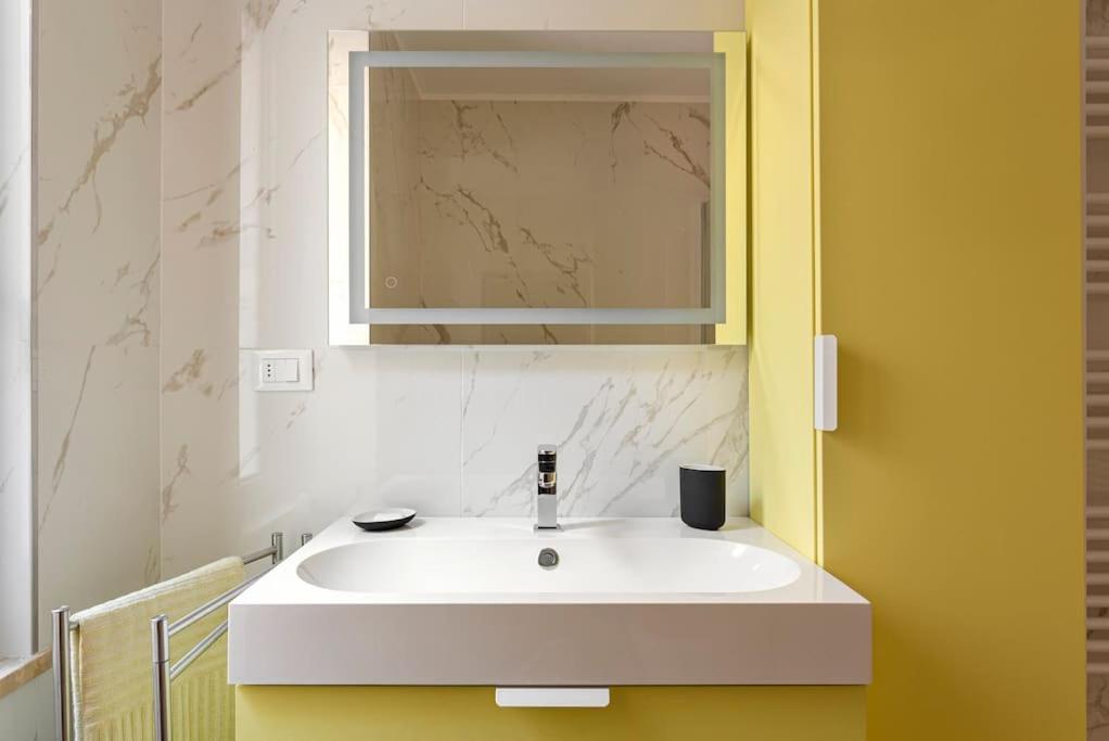 Amazing apartment in Duomo Milaan Buitenkant foto